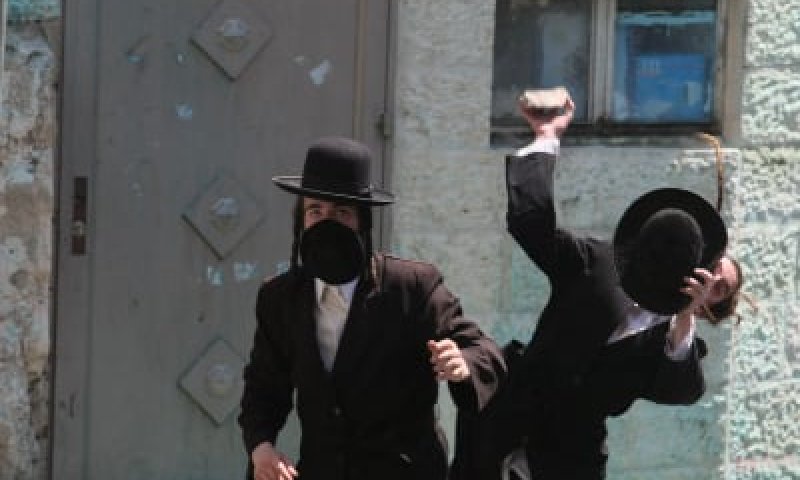 המשטרה: הקנאים בירושלים גובים דמי חסות מחנויות