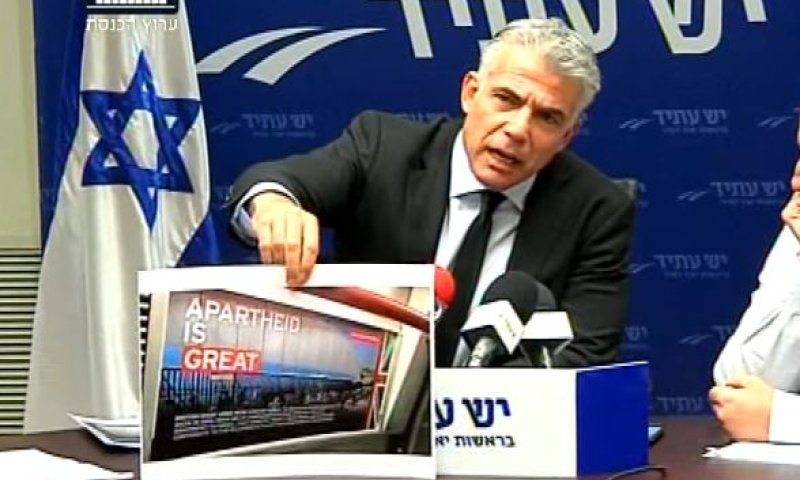 מי הסיר את השלטים? לפיד נגד נתניהו