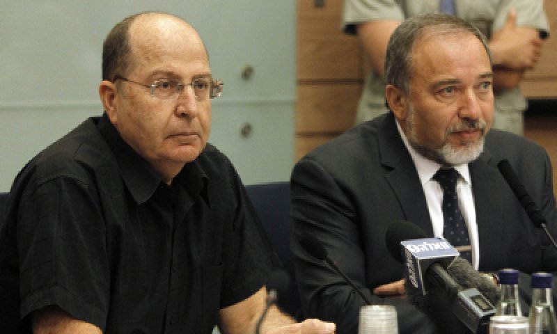 ליברמן או יעלון: את מי הציבור מעדיף כשר הבטחון?