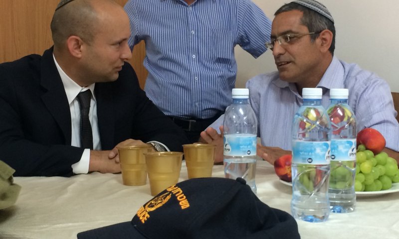 בנט בבית משפחת יפרח: להתגייס לשחרורו