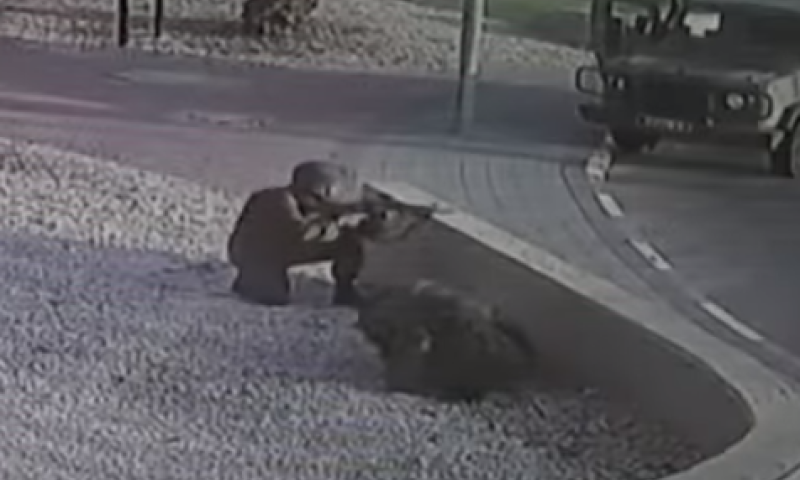 "אני עם מחסנית אחת ומולי עשרות מחבלים". צפו