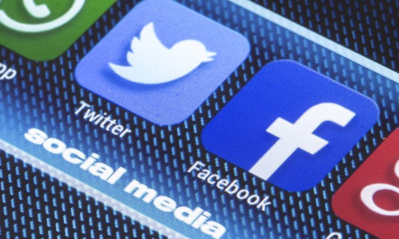 חוקרי השואה: "הסירו את הכחשת השואה מפייסבוק"