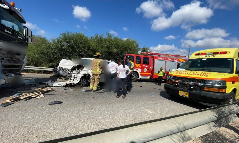 תאונה קטלנית בכביש 4311: גבר נהרג כשנלכד ברכבו