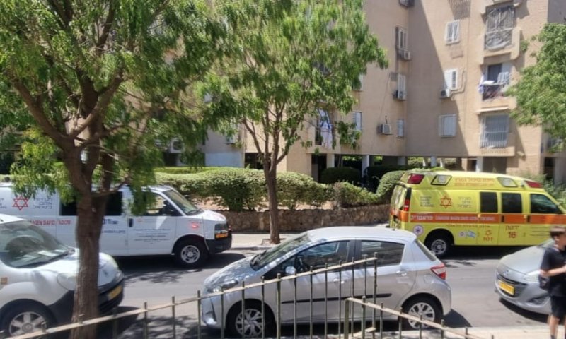 גבר כבן 70 נפל אל מותו מבניין בתל אביב