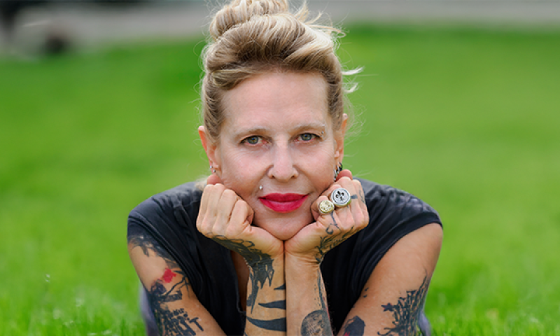 סיפור של גמילה ותקווה: דפנה רכטר חושפת את מסע חייה