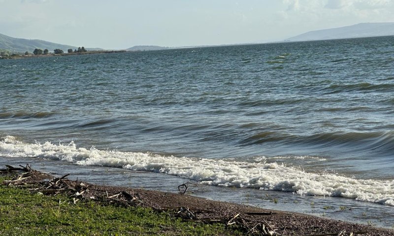 מפלס הכנרת סוגר את הפער: צפו בתיעוד מהכנרת המלאה