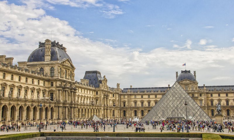 אירוע חריג: מוזיאון הלובר בפריז נסגר עקב שוד
