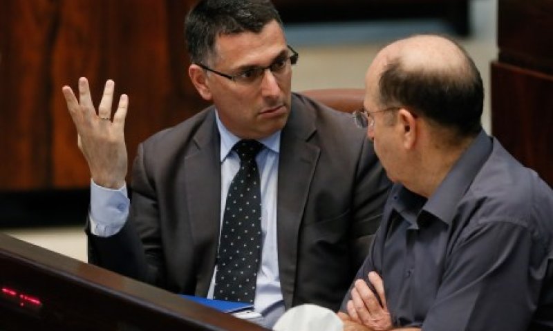 סקר: נתניהו מאבד גובה, בנט מתחזק ולפיד לא עוצר