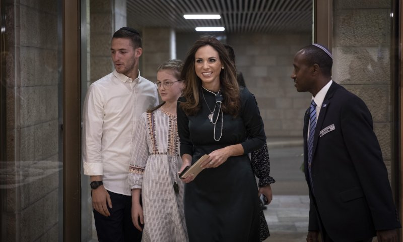 צפו: השרה החרדית עומר ינקלביץ' שוברת שתיקה