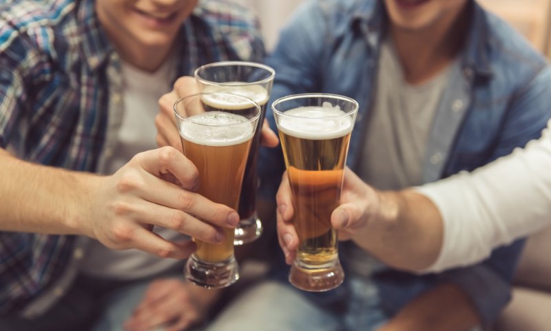 סכנת האלכוהול: בני הנוער הם לא הבעיה