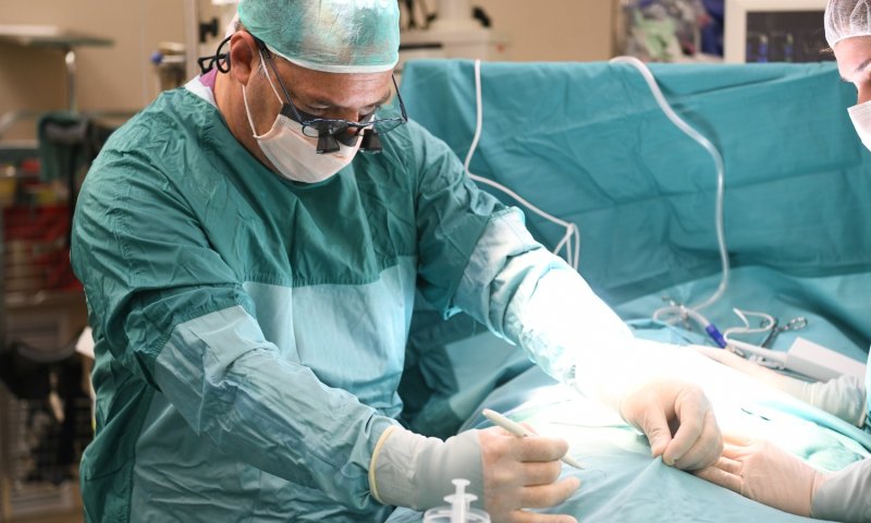 בן 10 נפל ונתקע בפינת ספסל וכמעט איבד כליה