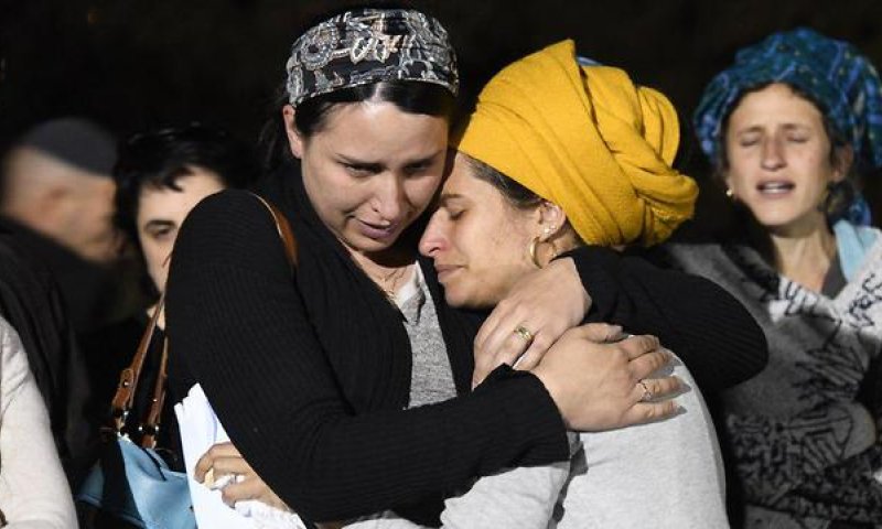 טרגדיה: המורה שנהרג לעיני בנו הובא למנוחות