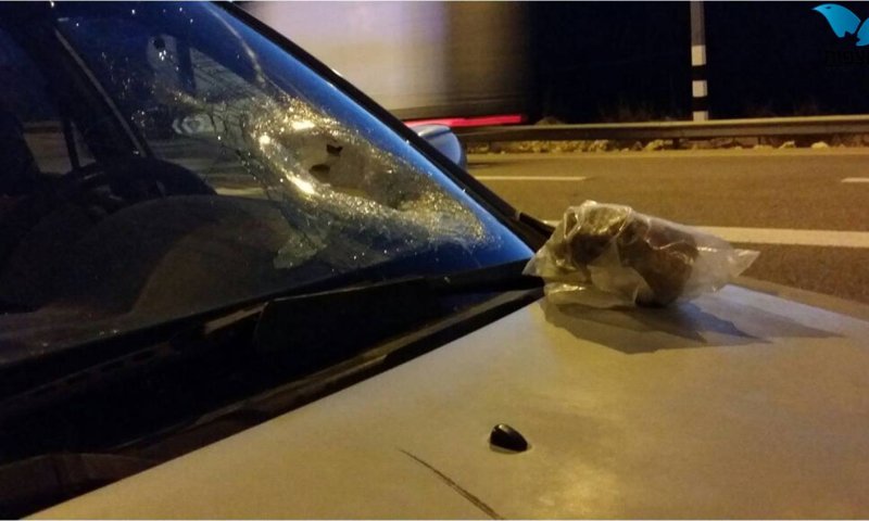 שתי תושבות השומרון נפצעו מסלע שהושלך לעברן