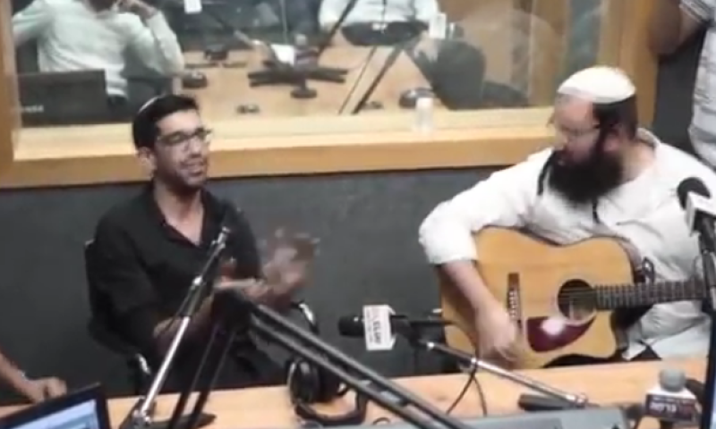 צפו &bull; 'החיים שלנו תותים'; הגרסה החרדית