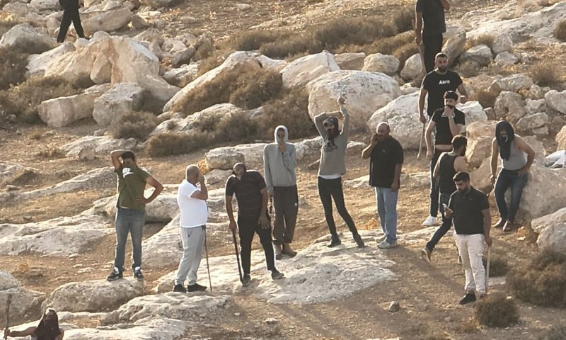 אנרכיסטים לצד הפורעים: מתיישבים הותקפו באלות ואבנים בבנימין