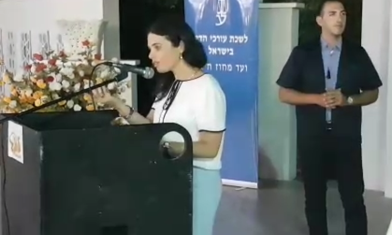 צפו: שקד נאמה בערבית וסחטה מחיאות כפיים