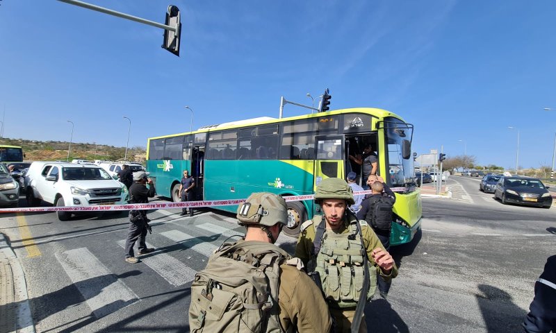 לאחר הפיגוע: כוחות צה"ל פושטים על בית המחבל