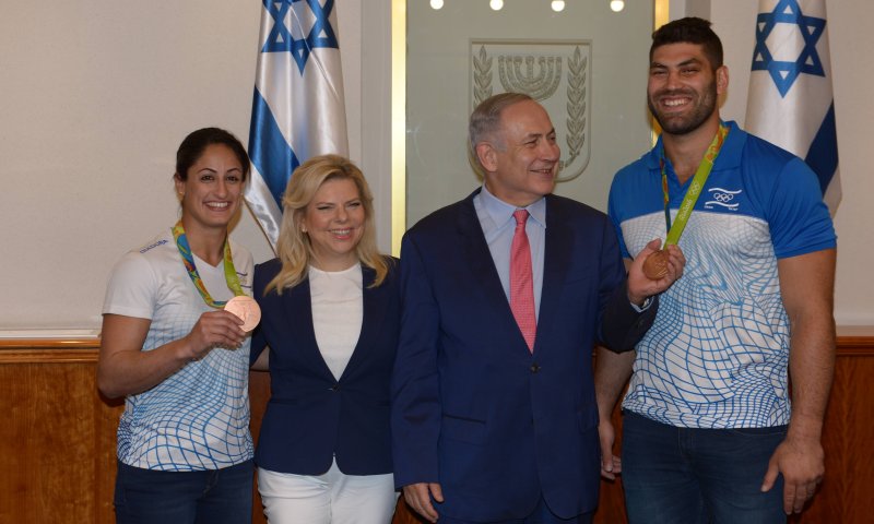 צפו &bull; נתניהו למדליסטים: "המדינה היא כמו הג'ודו"