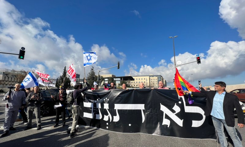 מפגינים נגד דרעי חסמו את הכביש: פקקים בירושלים