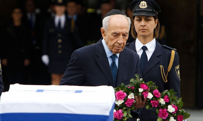 הנשיא שמעון פרס ספד לאריק שרון: "תדע מנוחה, מנהיג גדול"