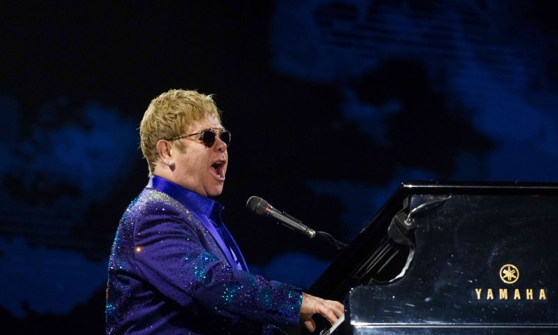 לעיניי הקהל: אלטון ג'ון זעם וקילל את הצוות שלו