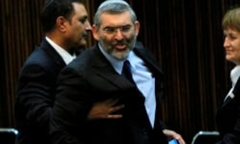 אמר לאהרונוביץ "תפסיק להתחמק" והוצא מהמליאה