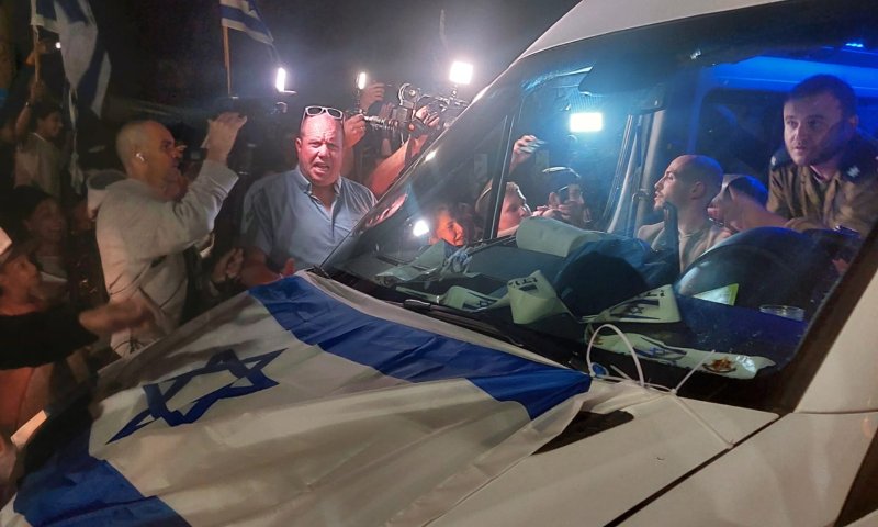 בדרכו הביתה: איתן מור עבר בגוש עציון והתקבל בתשואות. צפו