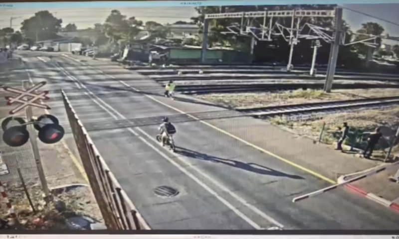 רגע מאסון: אירוע חריג בתחנת הרכבת בלוד. צפו