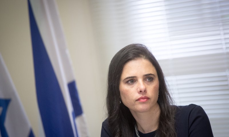 שקד סיכמה עם וקנין לפעול להארכת כהונת הרב שטרן