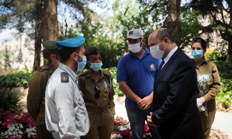 בנט למשפחות השכולות: הסגר &ndash; מרצון לשמור עליכם