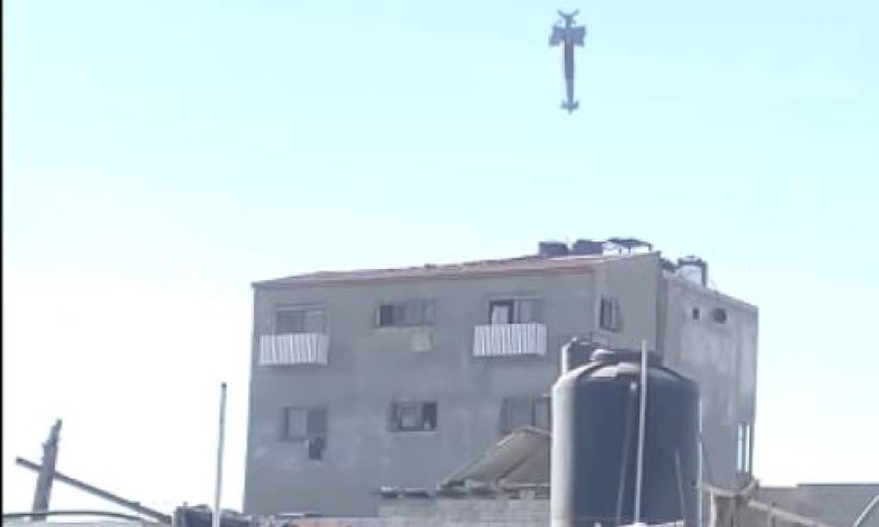 בהילוך איטי: טיל ממטוס קרב מוריד בניין בעזה. צפו