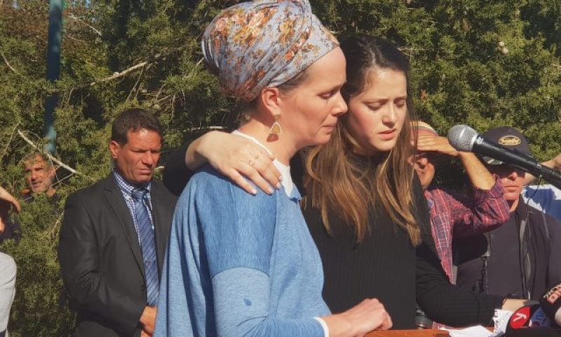 אלמנת הרב אטינגר בעתירה לבג"ץ: הרס חנויות בזירת הפיגוע