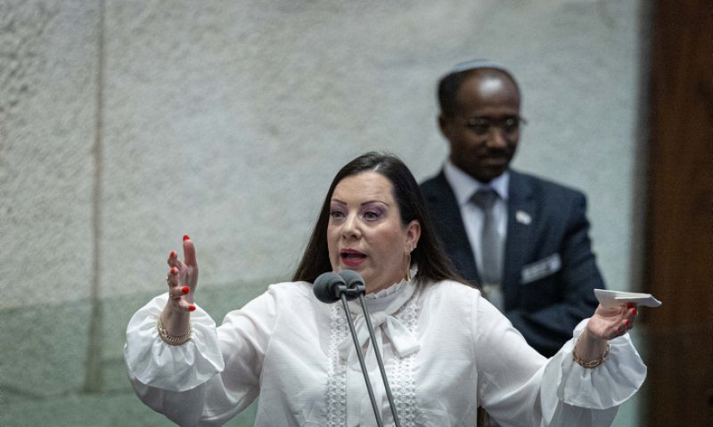 זעם על נחום ברנע: "צריך לשבת בכלא כל חייו"