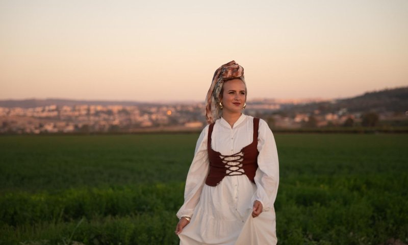 הזמרת אוריה בשיר חדש שמזמין להאמין בטוב | צפו