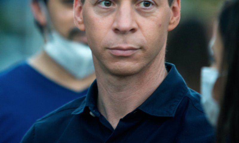 "יצאתי מכור" | עמית סגל חשף את הספרים שרכש