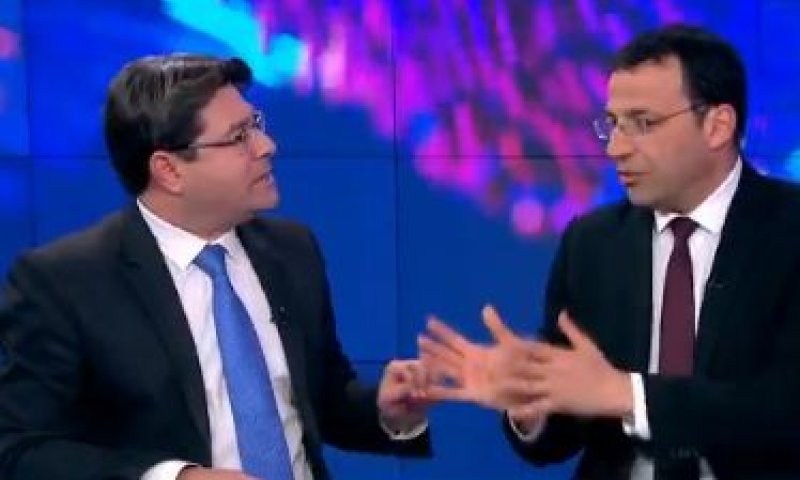 עימות בין דרוקר לאקוניס: 'אתה מתחנף לנתניהו': צפו