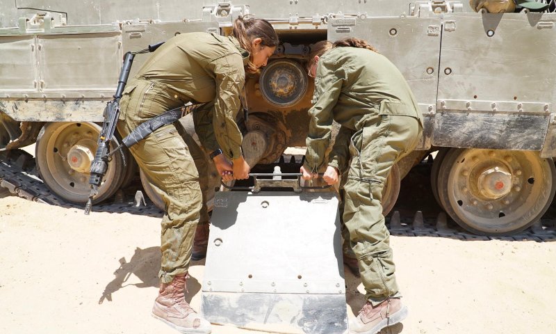 עצומה לרמטכ"ל: אם תשלב בנות בטנקים לא נתגייס לחיל שיריון