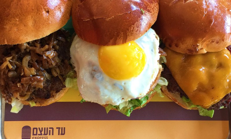 רשת "עד העצם" חושפת: סוכה כשרה בסניפי הרשת