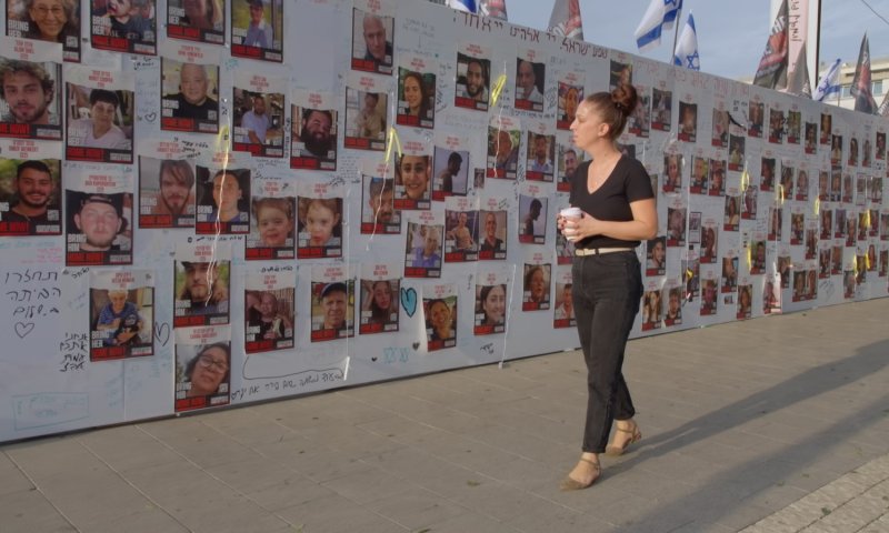 "עד שכולם יחזרו": מאחורי הקלעים של מאבק משפחות החטופים