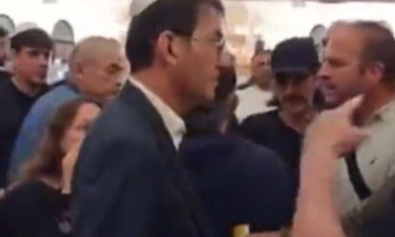 צפו: בועז ביסמוט גורש מטקס לזיכרון השואה בת"א