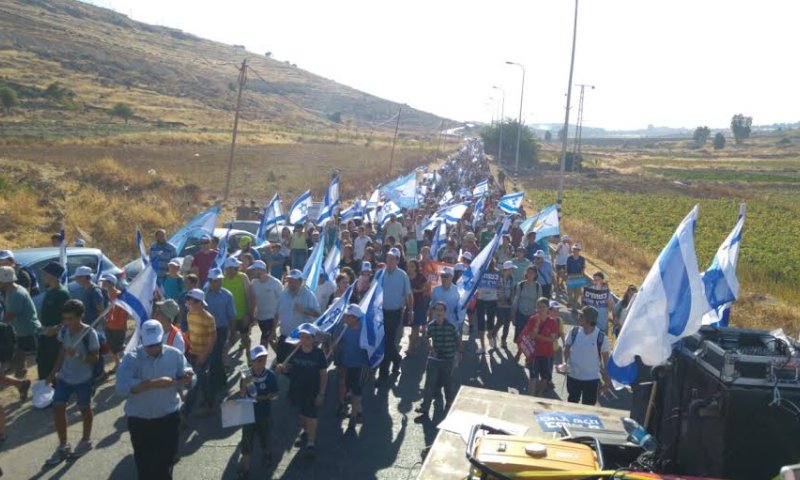 תיעוד: לא נכנעים לטרור &bull; החלה צעדת החיזוק לעתניאל