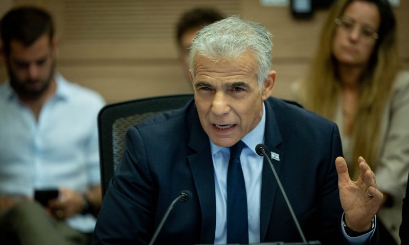 לפיד נפגש עם בר דוד: לוחץ על השבתת המשק