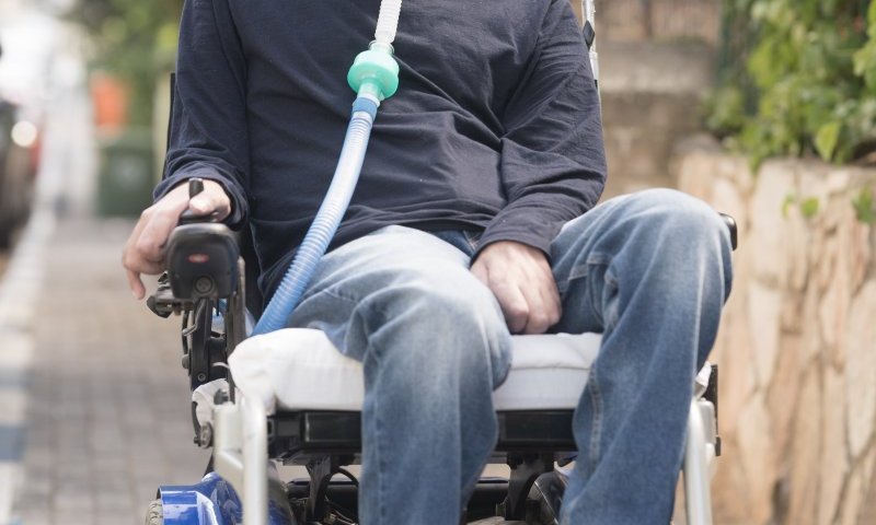 מחלת ה-ALS של שי לא מונעת ממנו להביא ילדים, ליצור ולרגש