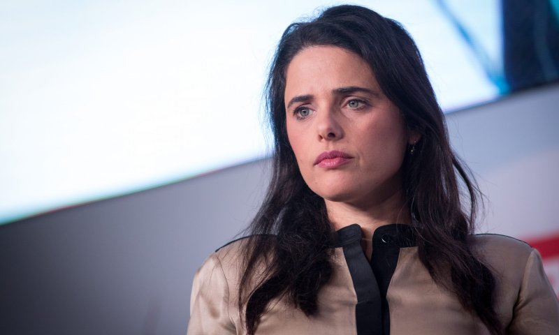 שקד מגיבה לבניזרי: "הנה רב שכדאי שתקשיב לו"