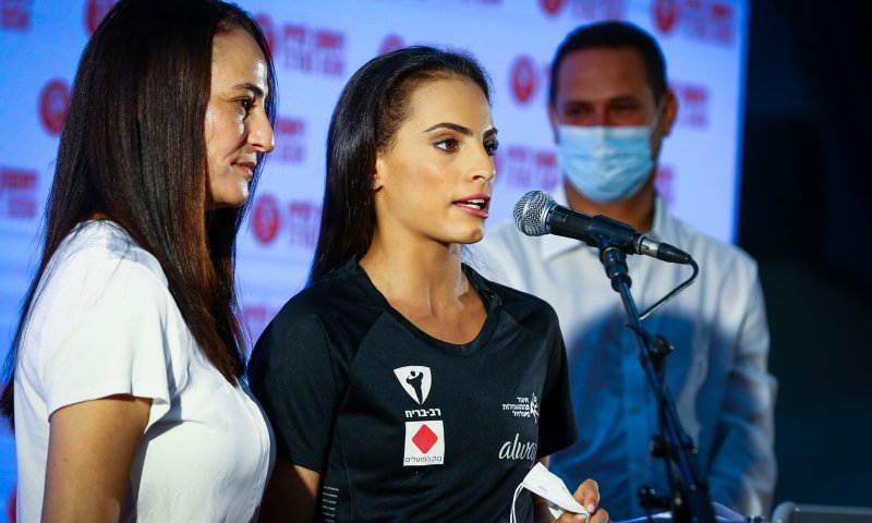 בדמעות: לינוי אשרם הודיעה על פרישה