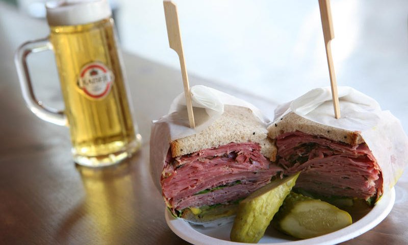 חיידק ליסטריה בפסטרמות ונקניקים: "לא לצרוך את המוצרים"