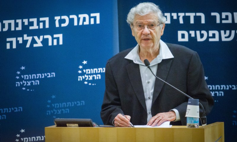 הרב הראשי: "להתייחס לאהרון ברק 'כחרס הנשבר'"