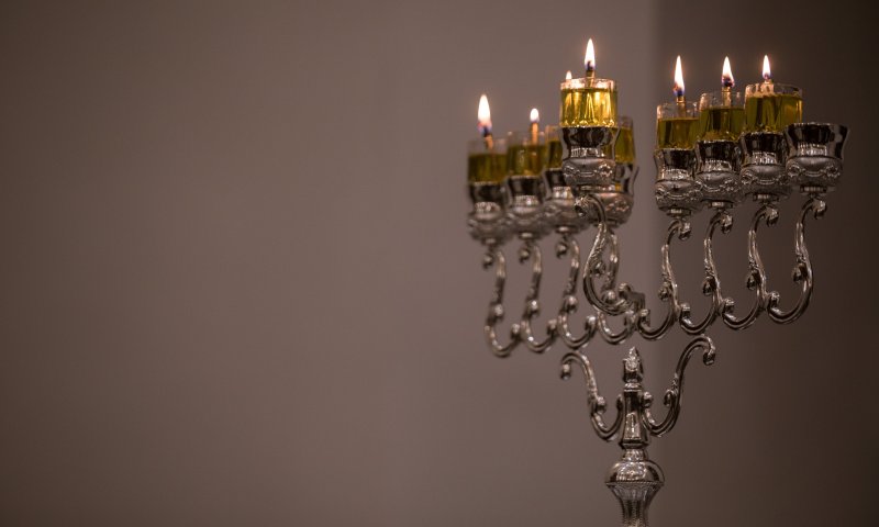 פניה למלונות:  הסדירו מקום להדלקת נרות חנוכה כהלכה