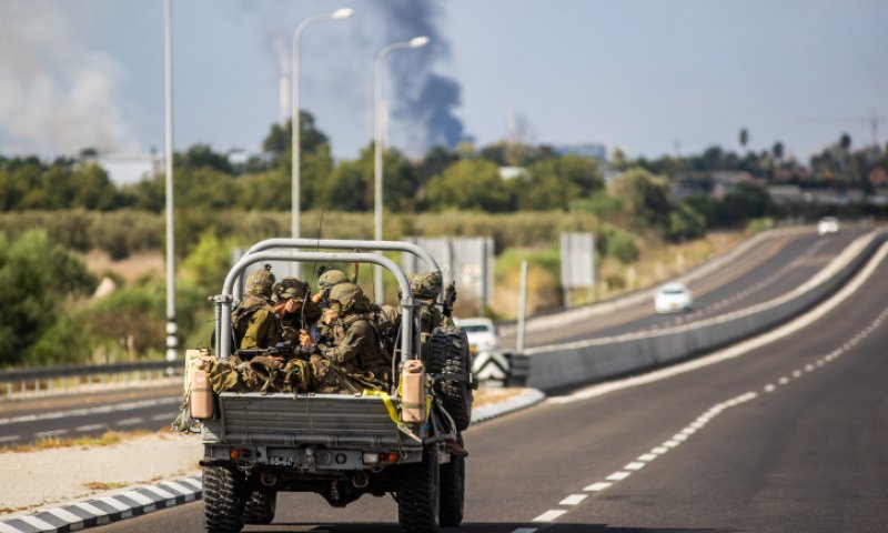 מרדף בכביש 4: מחבלים השתלטו על רכב ונעצרו