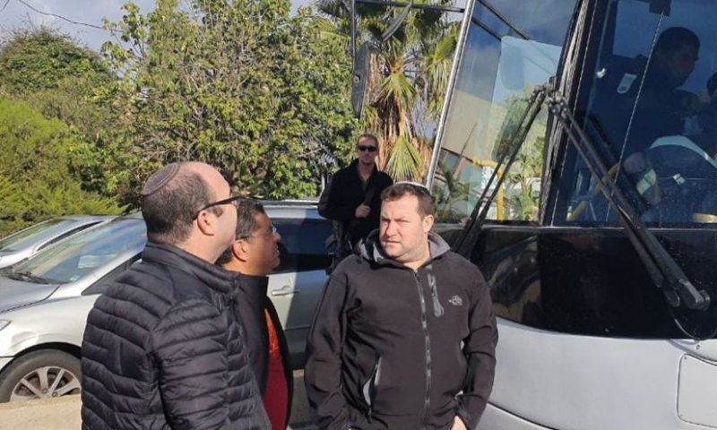 שומרון: גולת ברזל נורתה אל עבר אוטובוס עם תלמידים